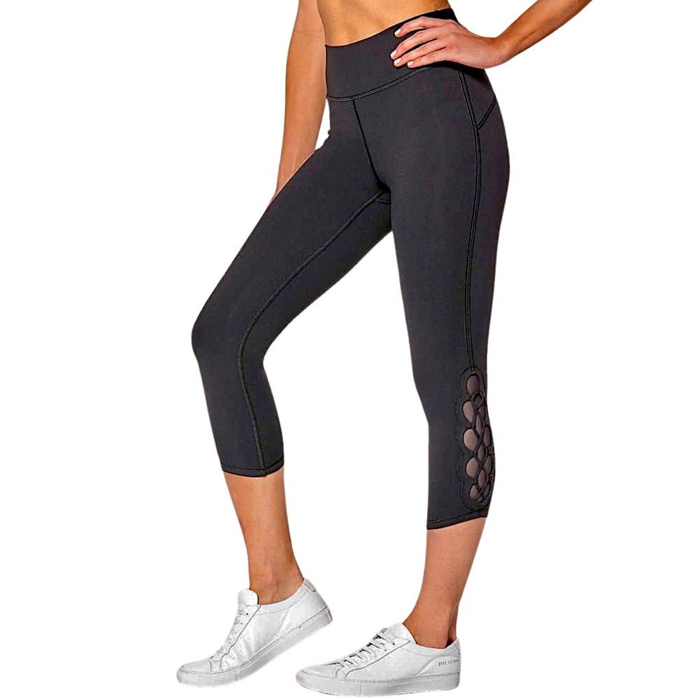 LULULEMON Tied To It Crop 21" in Black
